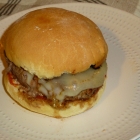 Le Flolie burger { sauce maison, morbier & oignons confit} Le Flolie burger { sauce maison, morbier & oignons confit}