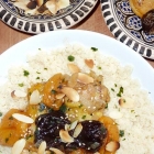 Tajine de poulet aux abricots, pruneaux et amandes grillées Tajine de poulet aux abricots, pruneaux et amandes grillées