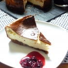 Cheesecake citron /spéculos et son coulis de fruit rouge à la sauge Cheesecake citron /spéculos et son coulis de fruit rouge à la sauge