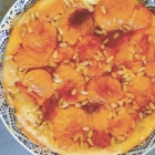 Tatin abricot et pignons de pin Tatin abricot et pignons de pin